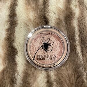 Catrice More than Glow Highlighter Powder in 020 Supreme Rose Beam